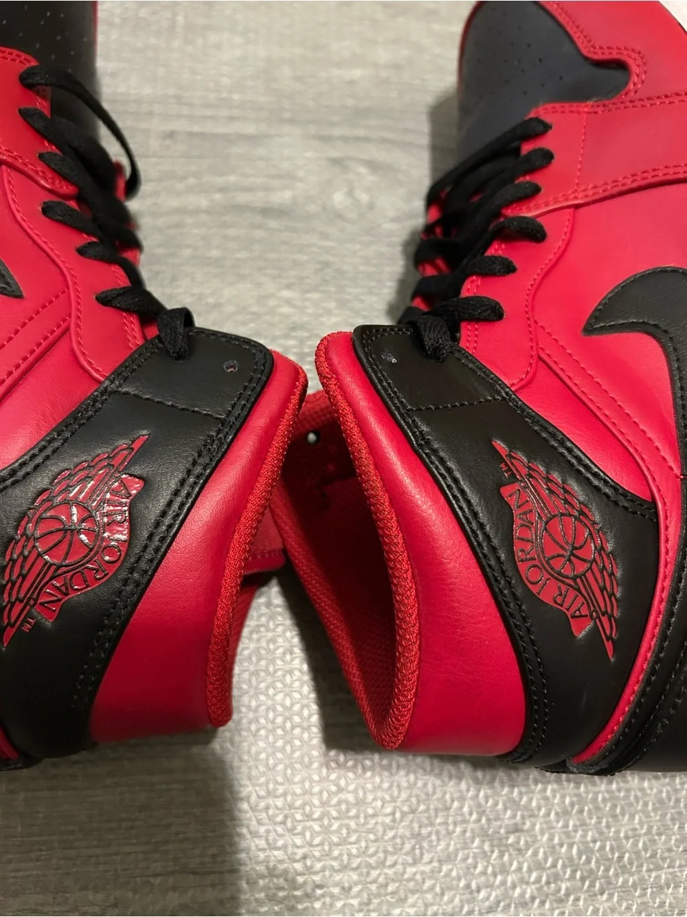 Nike Air Jordan 1 Mid Reverse Bred Size 9 Men’s.